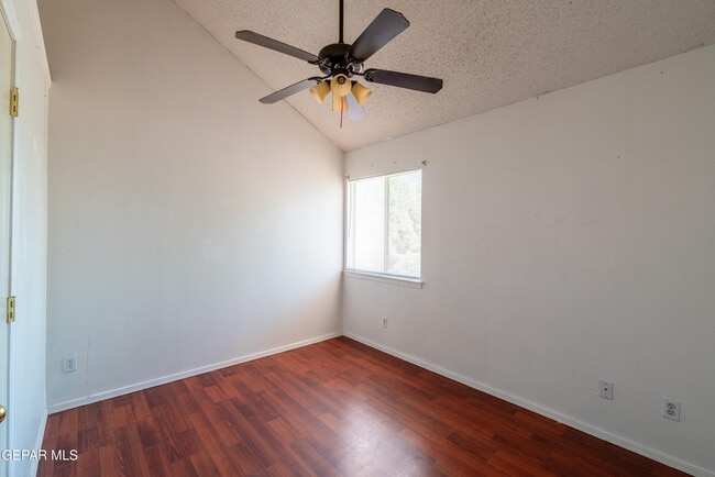 Building Photo - 2212 Tierra De Oro Way