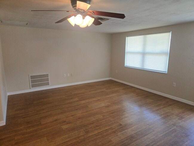 Building Photo - 7725 Dale Dr