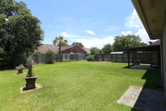 Building Photo - 3327 Summerwood Ln