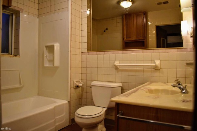 Building Photo - 2 br, 1 bath Apartment - 47 Bates Street #2