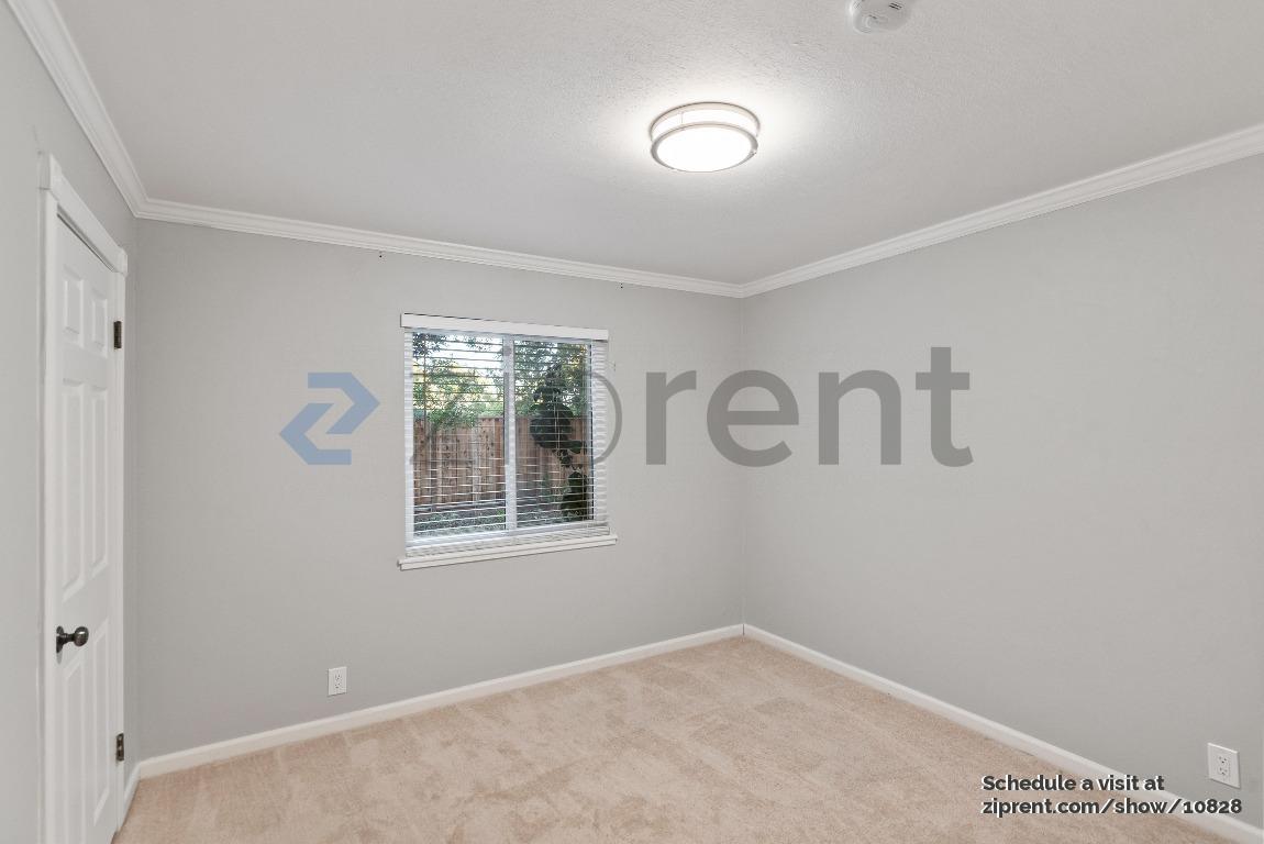 Building Photo - 1861 Briarwood Dr