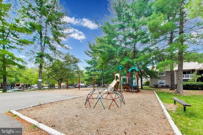 Building Photo - 13117 Wonderland Way
