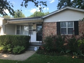 Building Photo - 3 bedrooms, 1.5 bath, close to Brookside restaurants, shopping and entertainment.