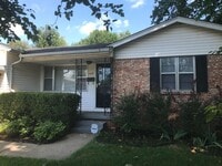 Building Photo - 3 bedrooms, 1.5 bath, close to Brookside restaurants, shopping and entertainment.