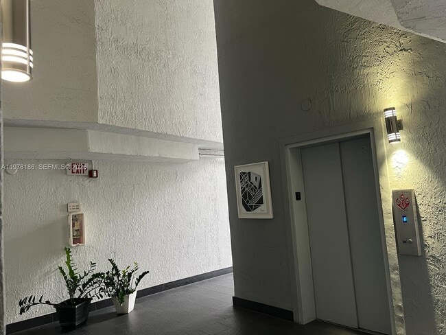 Building Photo - 1650 Brickell Ave