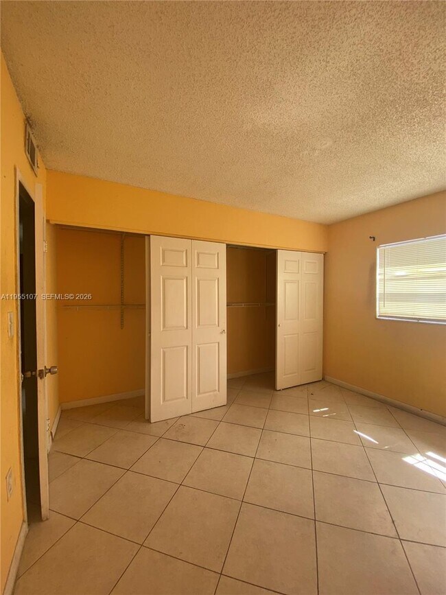 Building Photo - 5100 SW 41st St