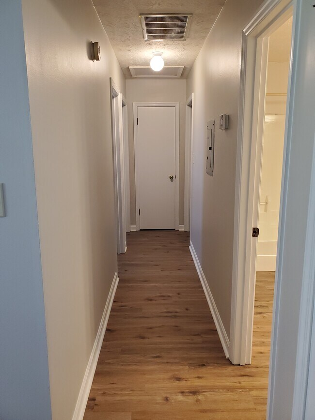 Building Photo - 330 Chase Dr