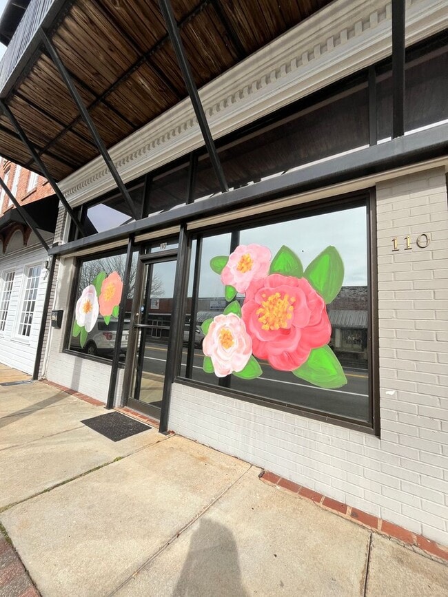 Primary Photo - 110-A E Commerce St