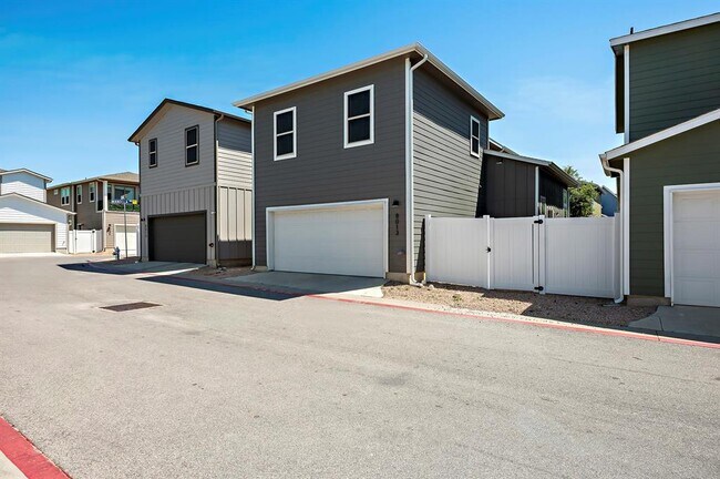 Building Photo - 8013 Lennon Dr