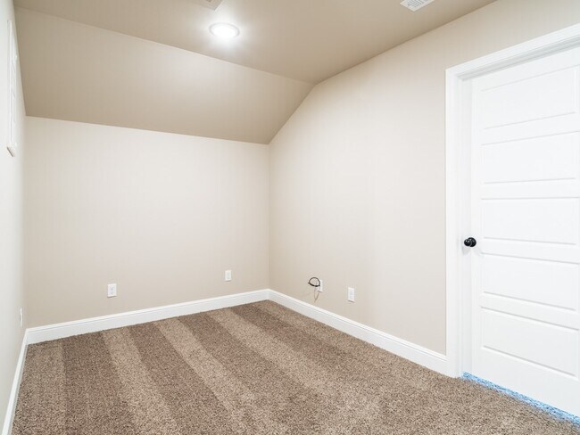 Building Photo - 2101 Wildflower Dr