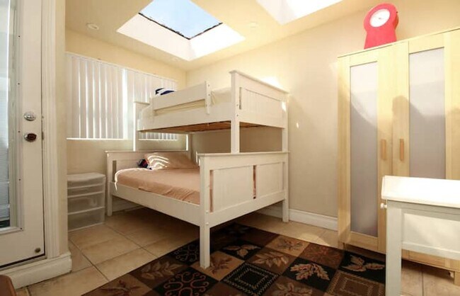 Building Photo - Beach front big duplex. Gustavo Lopez AMSI