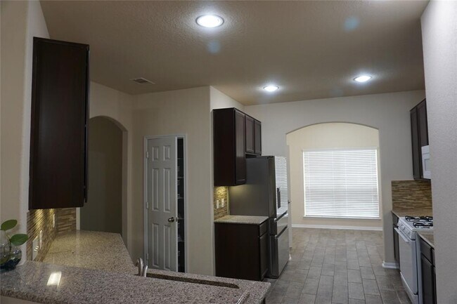 Building Photo - 10615 Chestnut Path Way