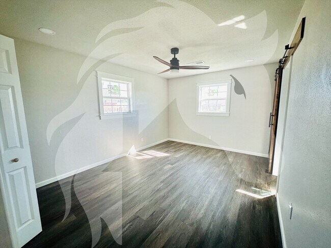 Building Photo - "Charming 3-Bed, 2-Bath Home in Shattuck - Perfect for Comfortable Living!"