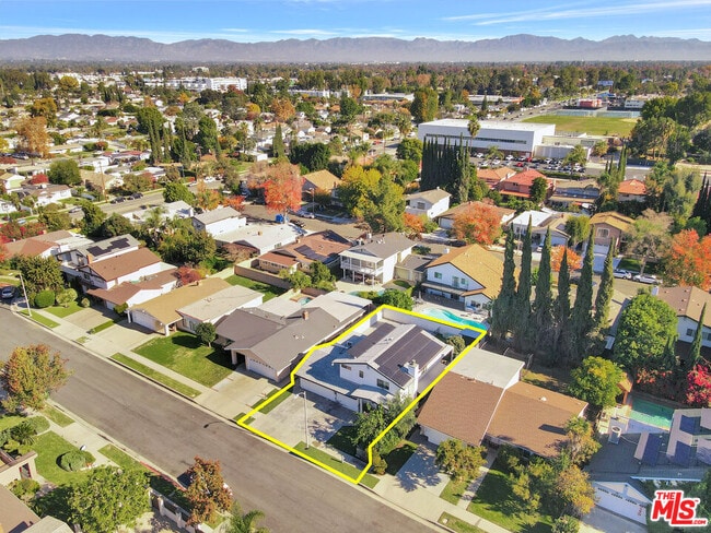 Building Photo - 6324 Geyser Ave