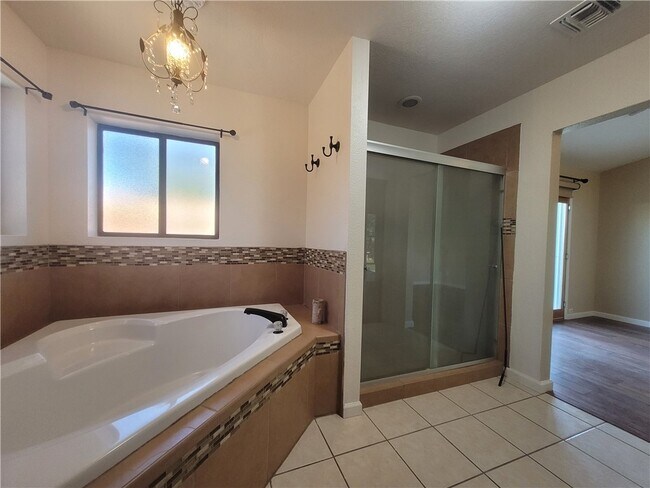 Building Photo - 3835 Smoketree Cir