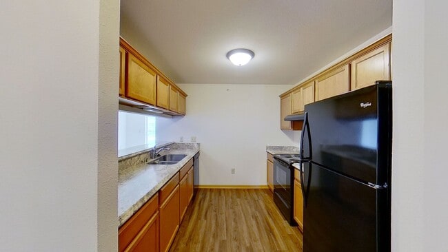 Building Photo - Condo Style Upper 2 Bedroom 1 Bathroom Apartment