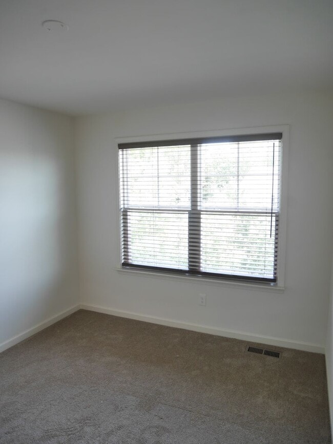 Building Photo - Stunning 3 Bedroom Townhouse Easton, MD