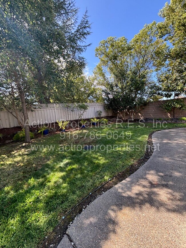 Building Photo - 6000 Buggy Whip Ln
