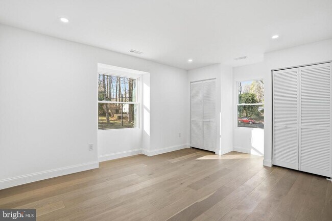 Building Photo - 10704 Howerton Ave