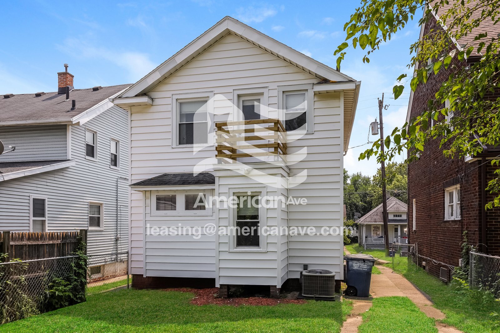 Building Photo - 1734 Brussels St