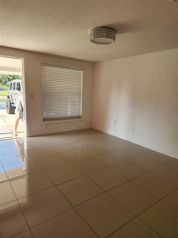 Building Photo - 8518 Woodlake Dr