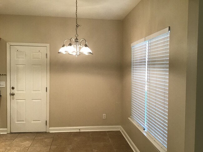 Building Photo - 142 Cotillion Cres