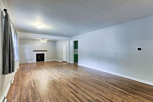 Building Photo - Students Welcome! 3 Bed / 1.5 Bath Ranch Near CSU – Large Fenced Yard | Pets Welcome | Flexible L...