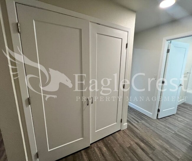 Building Photo - Sumach Four-Plex