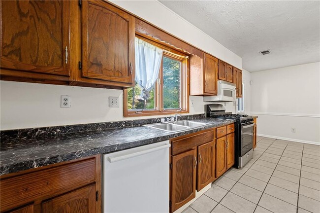 Building Photo - 2122 Fieldstone View Ct SE
