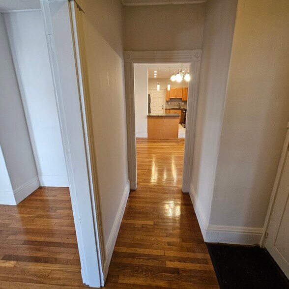 Building Photo - 384 Washington St