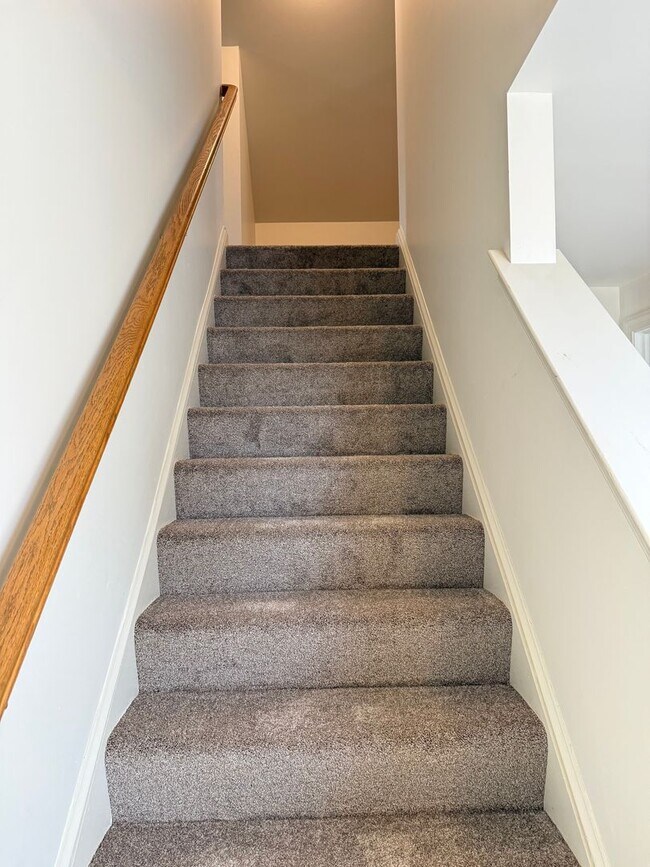 Building Photo - 3131 Lincoln Hwy E