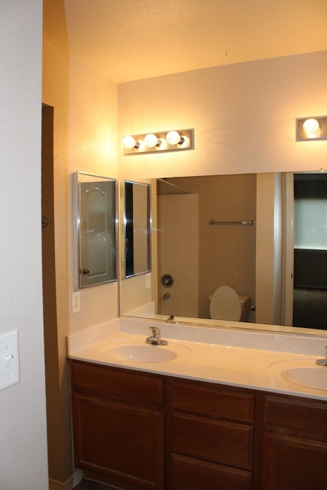 Building Photo - STUNNING MOUNTAIN VIEWS - Move-in special call the office for details