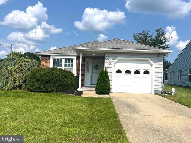 Primary Photo - 2 Warner Ct