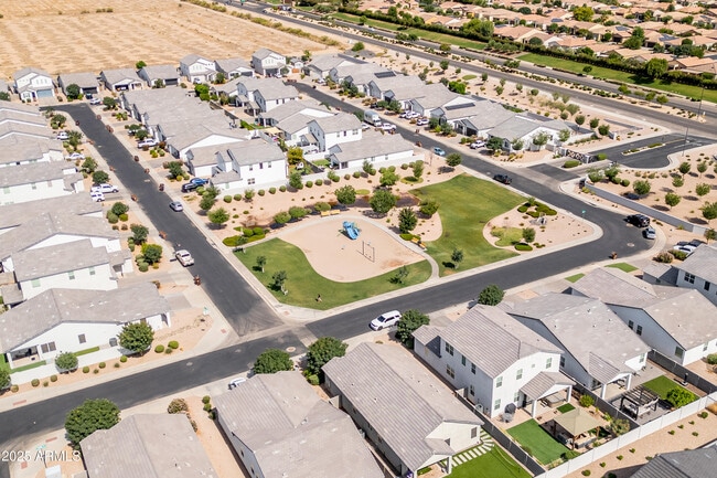 Building Photo - 512 E Bamboo Ln