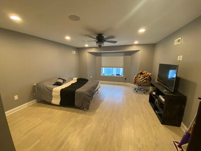 Building Photo - 1526 W Stiles St