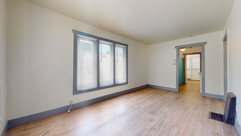 Building Photo - 1127 Bell St