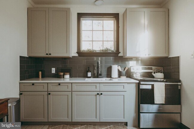 Building Photo - 15 Safe Harbor Village