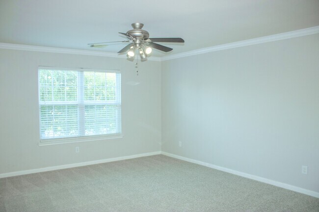 Building Photo - 29607 Legends Green Dr