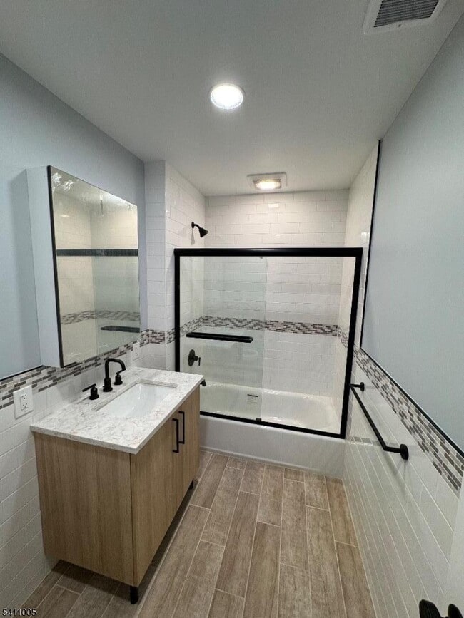 Building Photo - 630 Bloomfield Ave