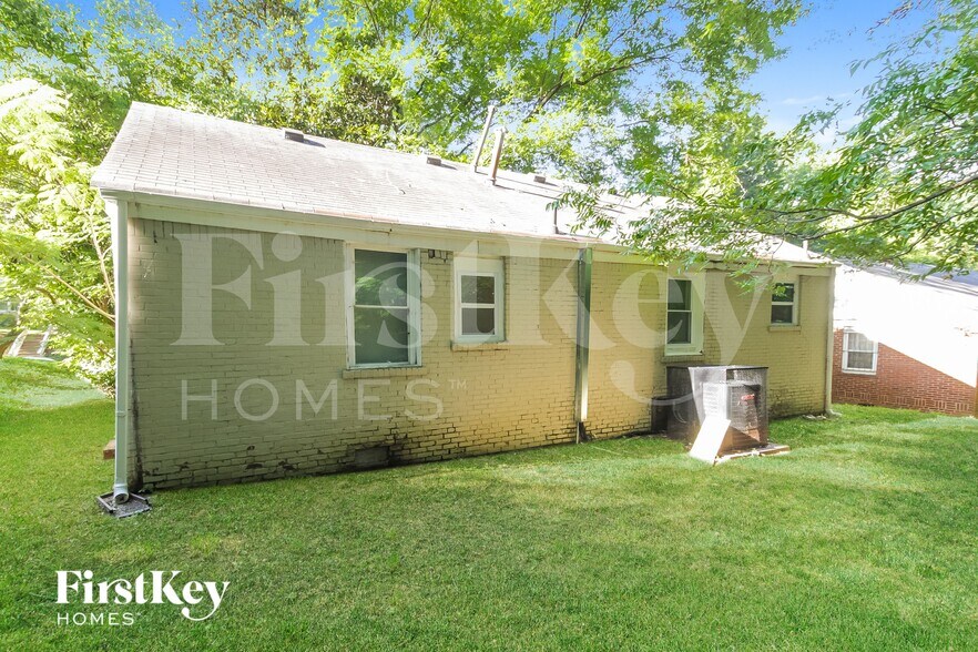 Building Photo - 1800 Oakmont Dr NW