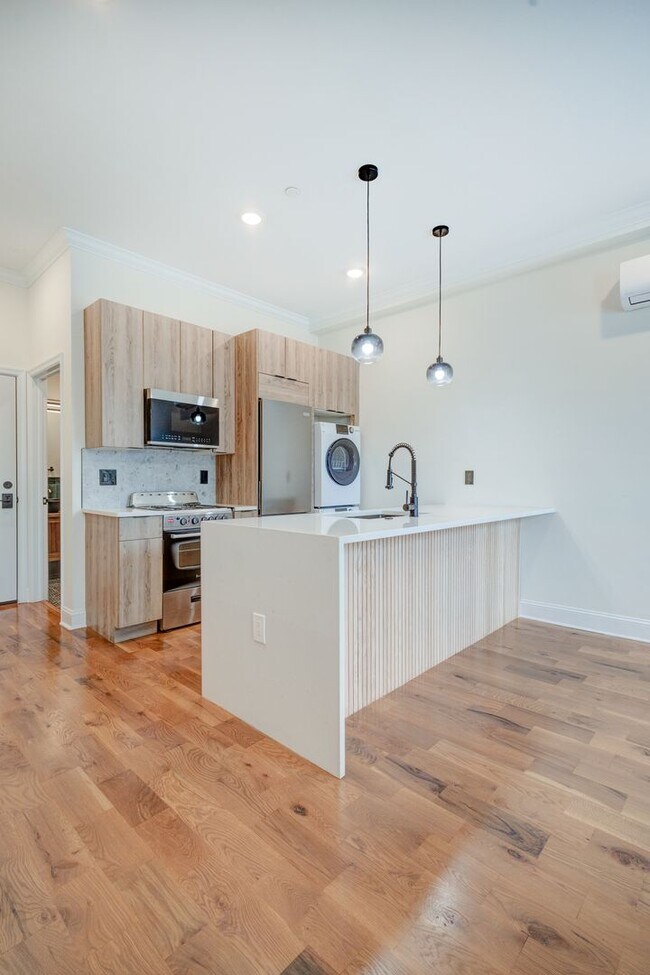 Building Photo - 2841 W Diamond St