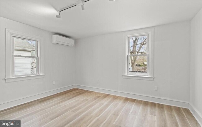 Building Photo - 715 E Haverford Rd