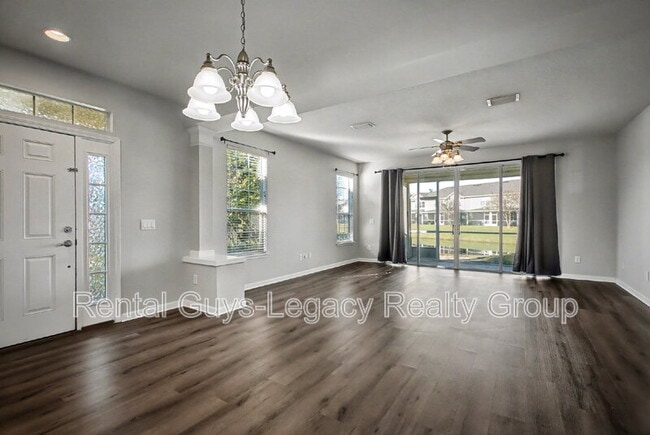 Building Photo - 6986 Roundleaf Dr