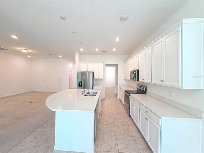 Building Photo - 12676 Salomon Cove Dr