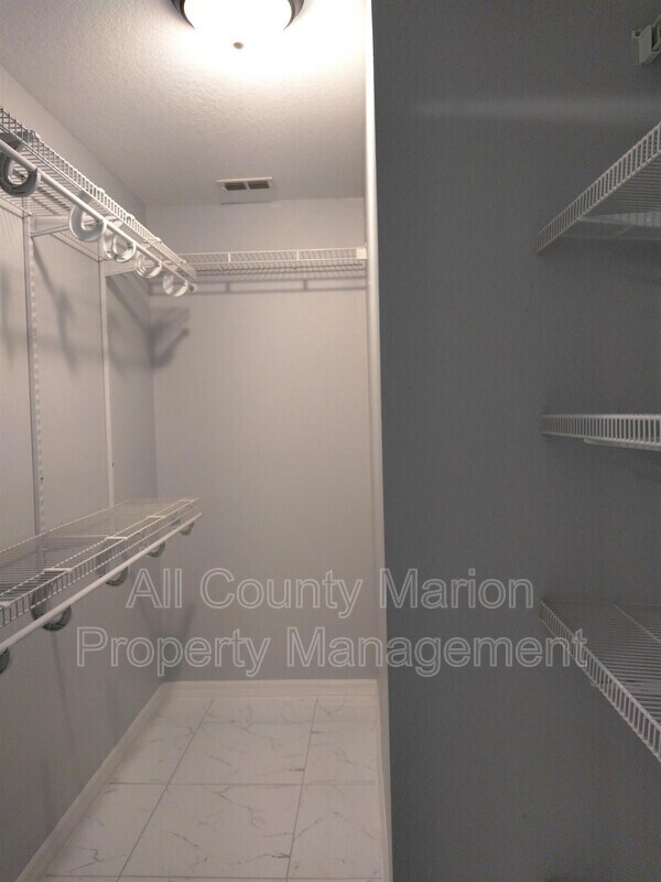 Building Photo - 475 NE 35th St