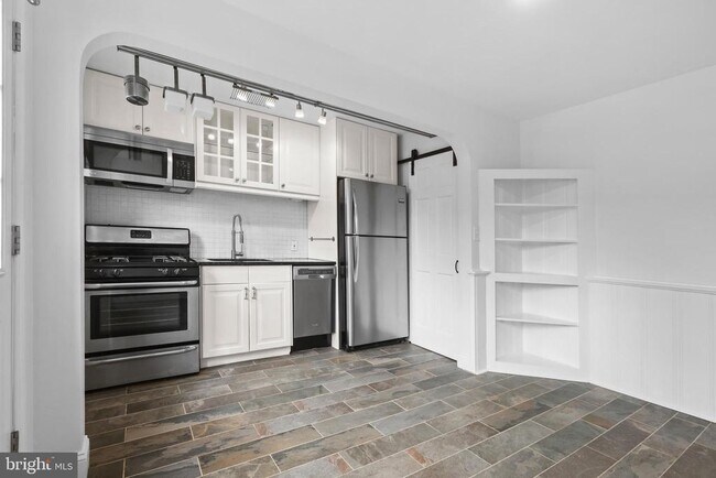 Building Photo - 227 Willow Ave