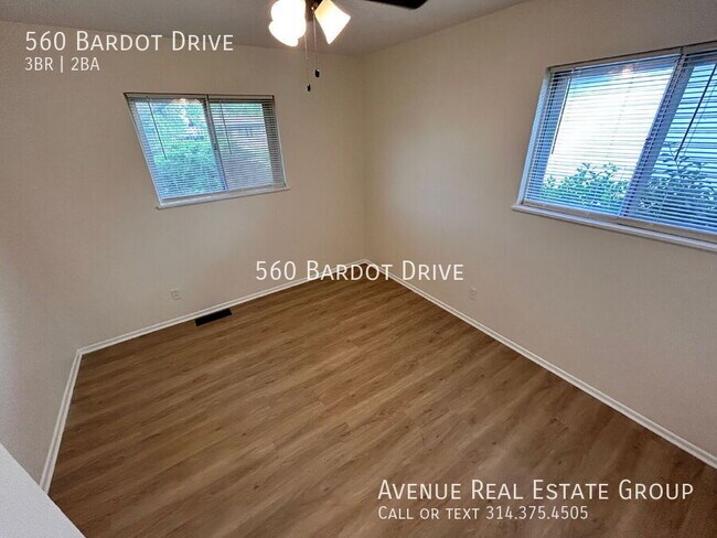 Building Photo - 560 Bardot Dr