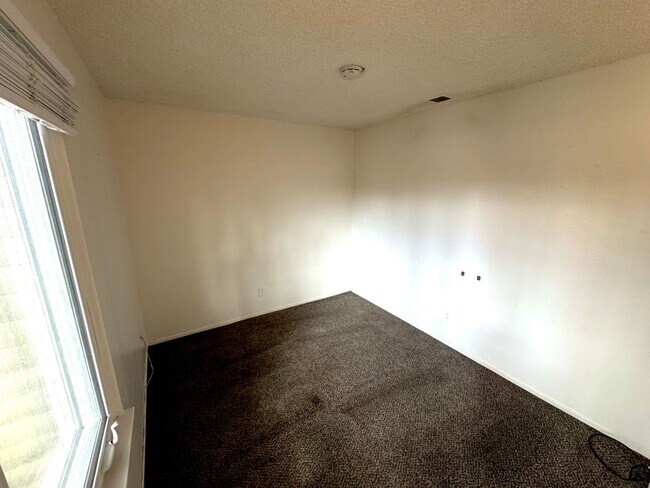 Building Photo - Sparks One Bedroom, One Bath In Gated Community Now Available! MOVE IN SPECIAL!