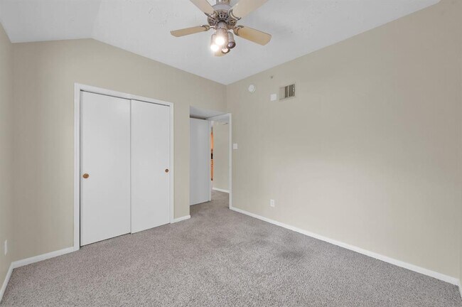 Building Photo - 8051 Bay Branch Dr