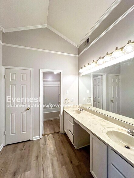 Building Photo - 4551 Ross Rd